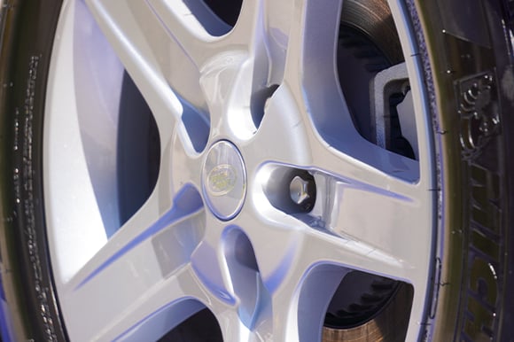clean tires, hubcap, rim