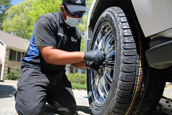 mobile tire change technician