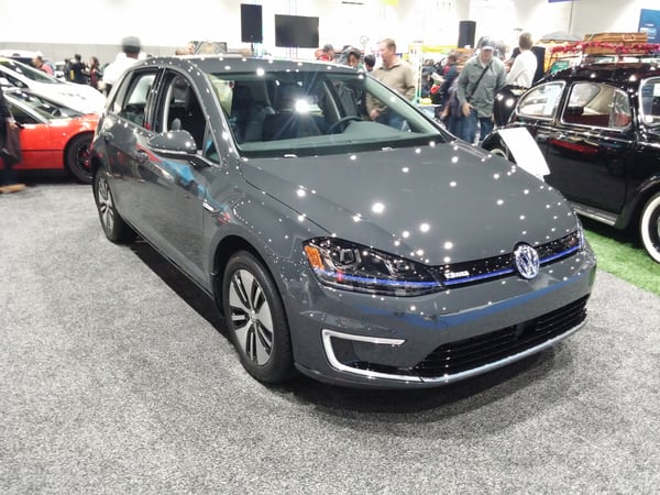 Volkswagen_e-Golf_2017_Hatchback
